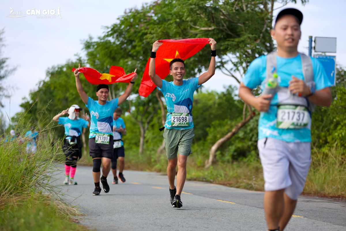 Triệu Tiến Luyện và Tạ Thị Minh Nghĩa là 2 nhà vô địch mới ở cự li marathon của Green Cần Giờ Marathon 2023